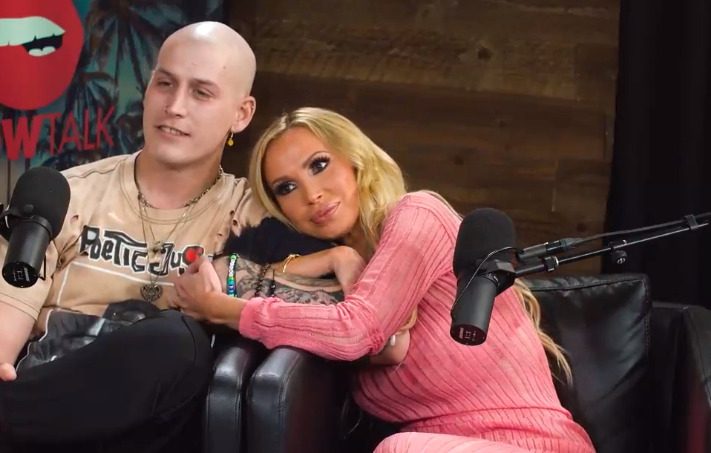 Nikki Benz, Kazumi Squirts – MILF Threesome Sextape